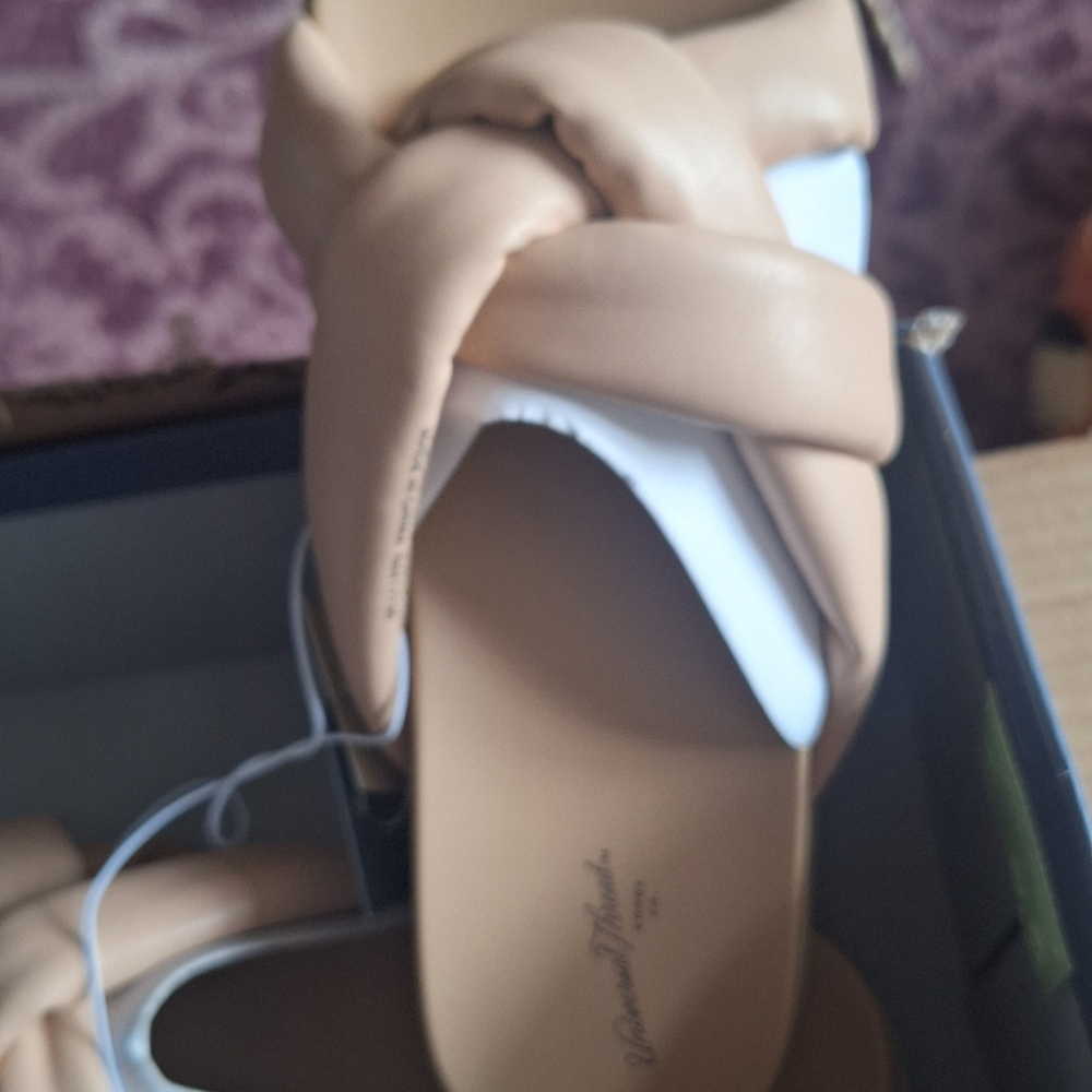 Sandles - Picture 2 of 5